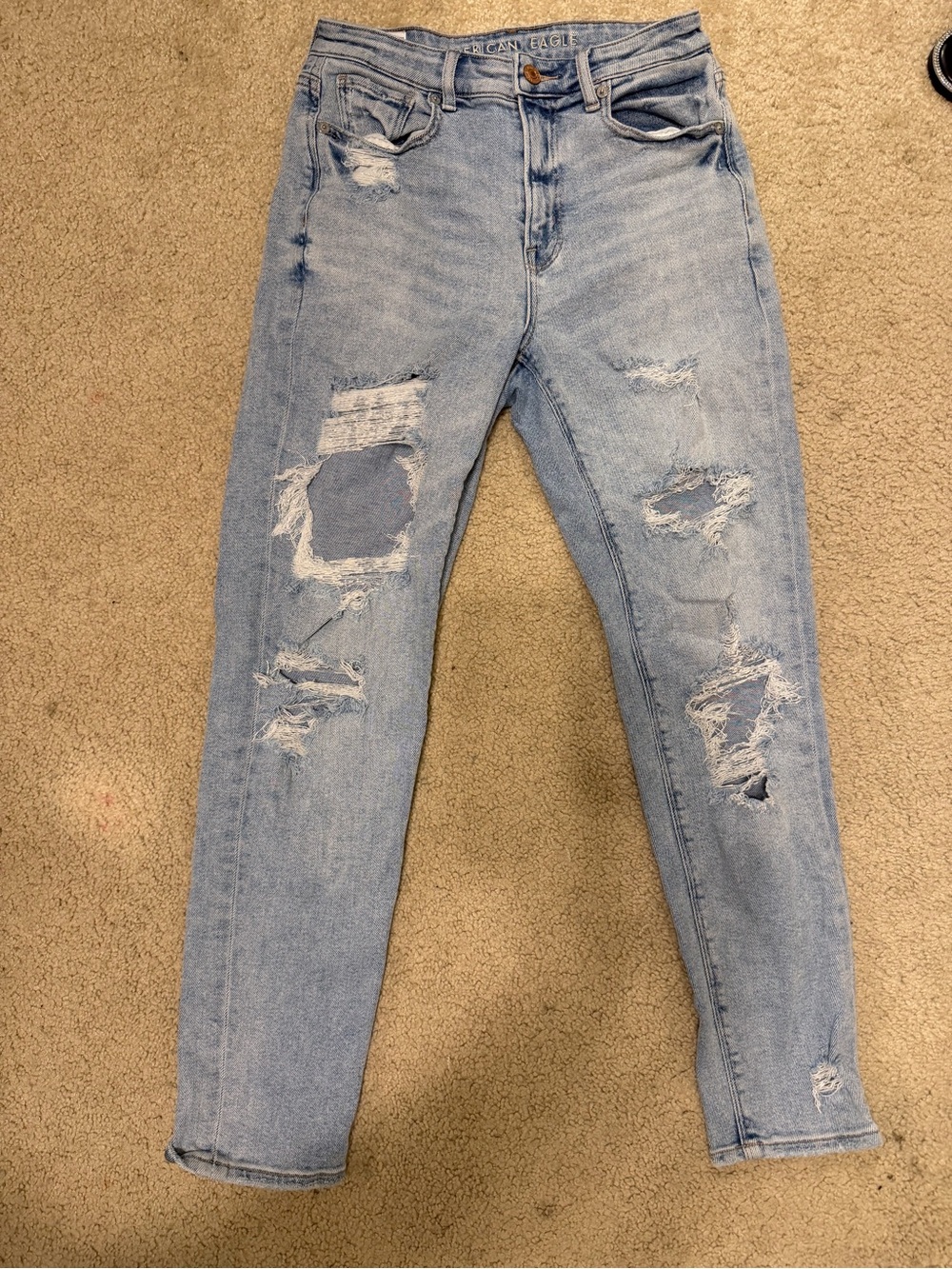 American Eagle High Waisted Distressed Mom Jeans Light Wash Ripped Denim Sz 2